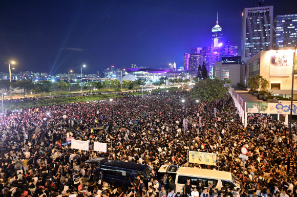 “G20에 홍콩 문제 알리자”… 송환법 반대 청원서 전달