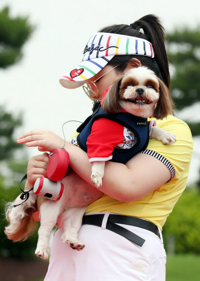 ‘반려견 의류 모델 됐어요’