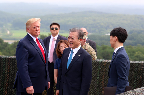 오울렛 초소 방문한 한미 정상