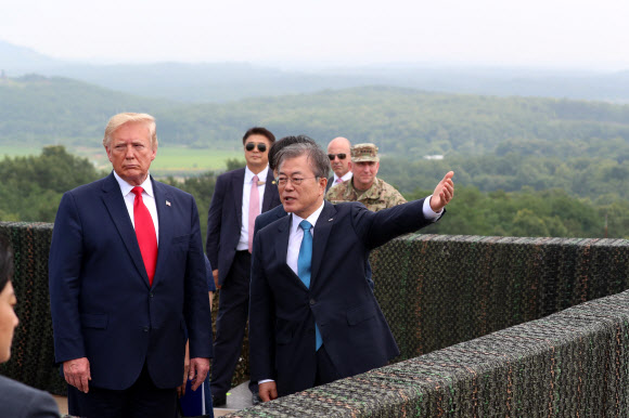 DMZ 방문한 한미 정상