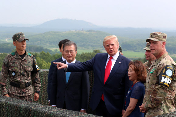 오울렛 초소 방문한 한미 정상