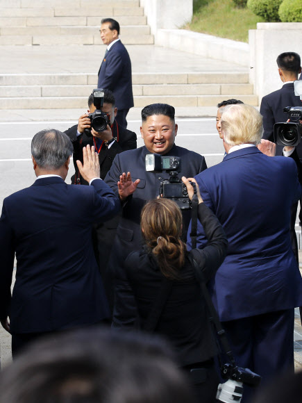 북으로 향하는 김정은 국무위원장