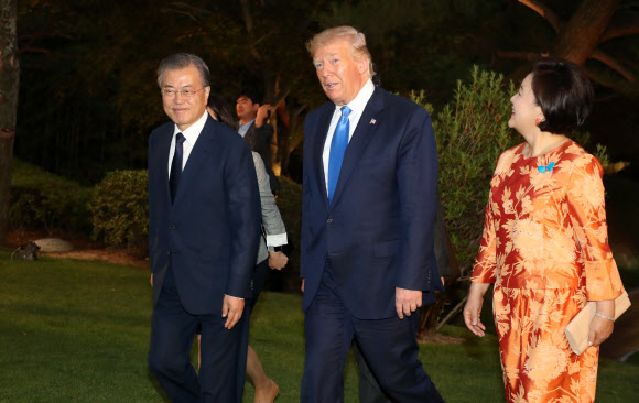 상춘재 향하는 한미정상