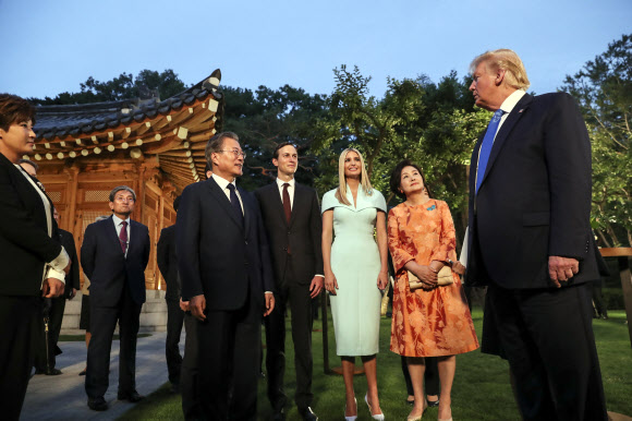 얘기 나누는 한-미