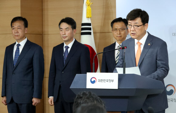 ‘북한 목선 정부합동조사 결과’ 발표하는 최병환 국무1차장