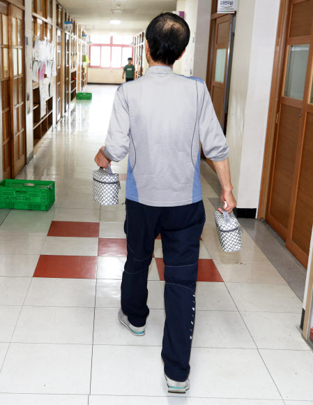 도시락 들고 온 할아버지