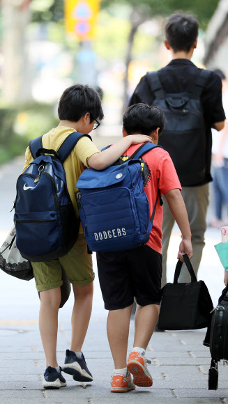도시락 든 등굣길