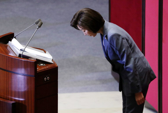 인사하는 나경원