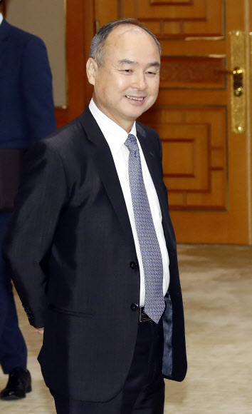 청와대 찾은 손정의 소프트뱅크 회장
