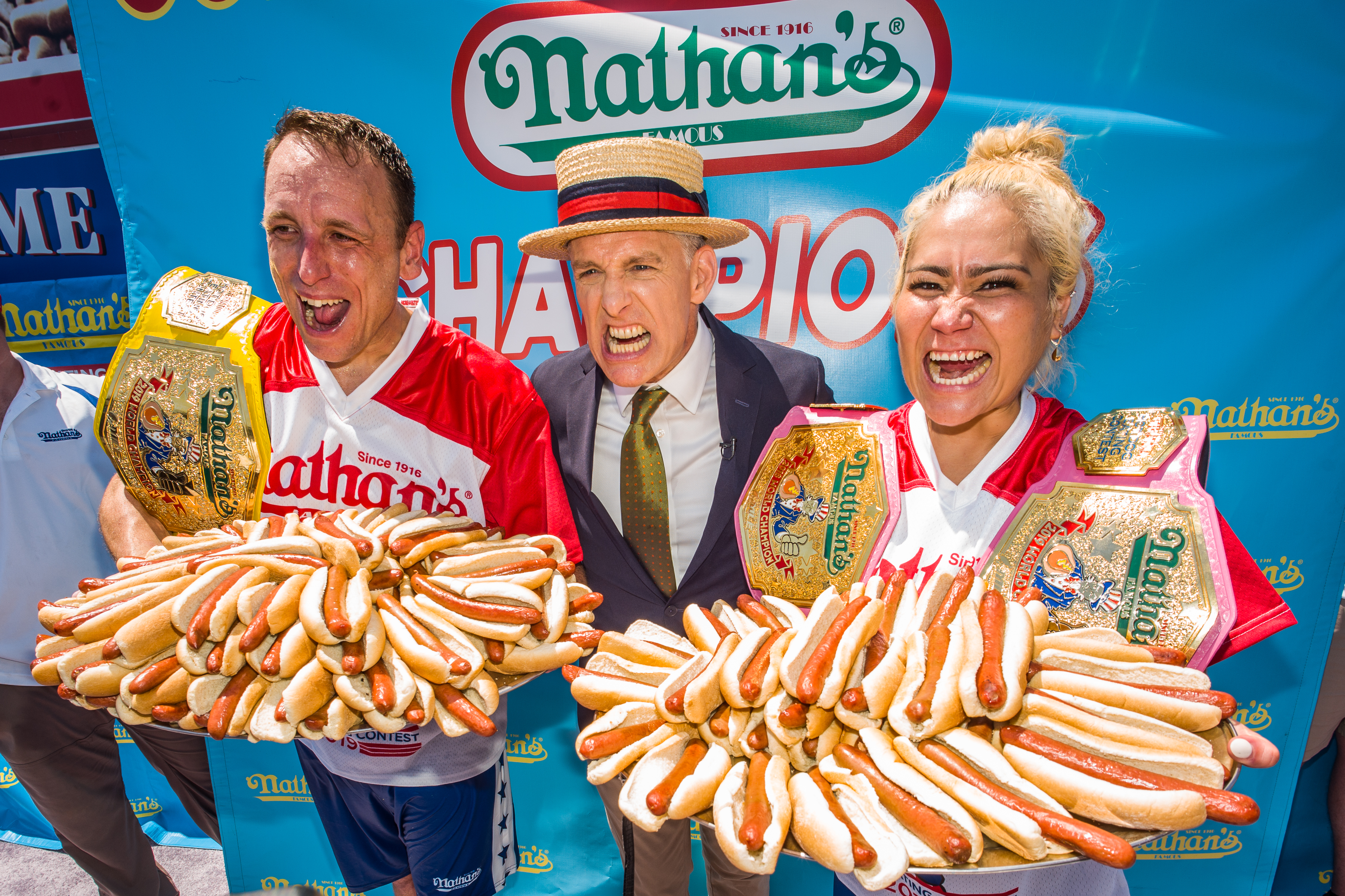 핫도그 많이 먹기 챔피언들