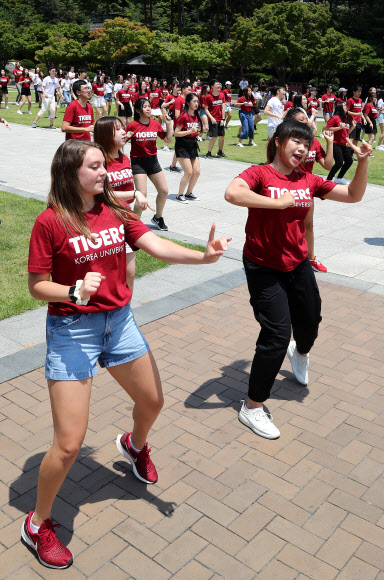‘케이팝 댄스 신나요’