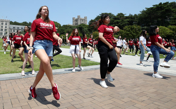 트와이스 곡에 맞춰 추는 케이팝 댄스