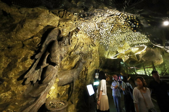 동굴서 폭염 탈출