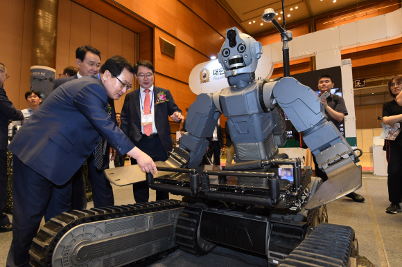 로봇·드론·자율주행차 한자리에… 무인이동체산업엑스포 개막