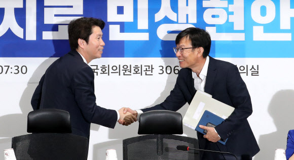 인사하는 이인영-김상조