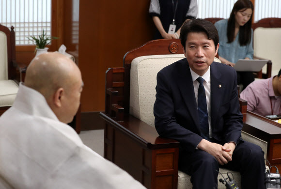 조계사 찾은 이인영 원내대표