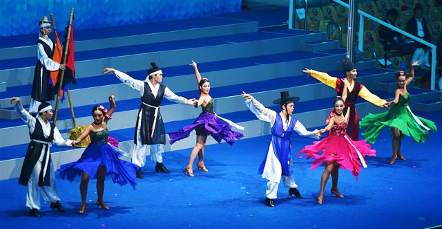 광주세계수영선수권대회 개막…관객 맞는 식전공연