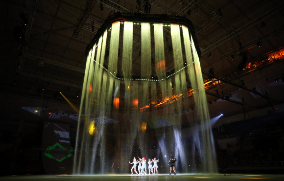 모모랜드, 광주수영대회 축하해요