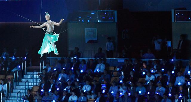 와이어 공연 펼쳐지는 세계수영대회 개막식