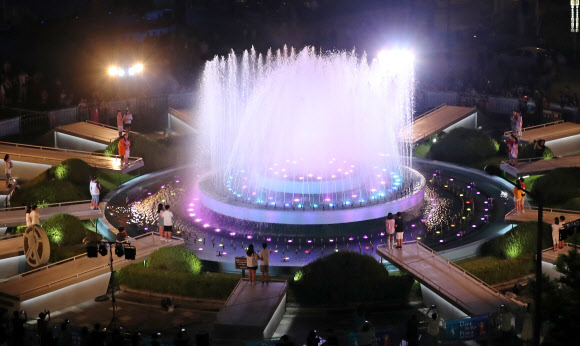 평화의 물이 한곳에