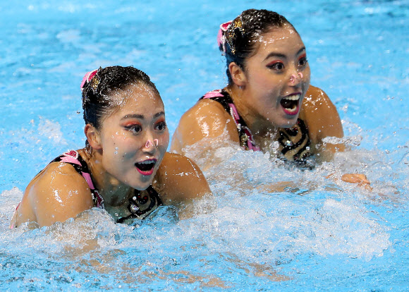 같은 표정 같은 연기