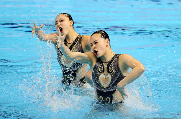 강력한 연기 선보이는 중국 선수들