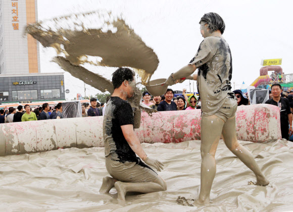 시원한 머드 세례