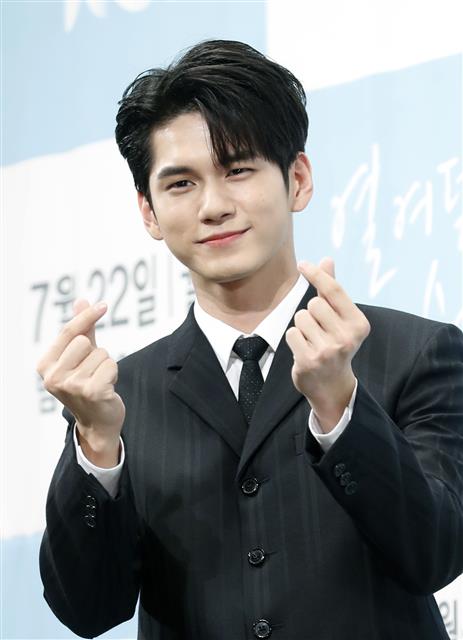 옹성우  