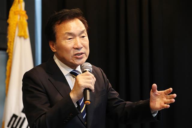 인사말하는 손학규 대표