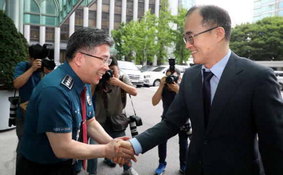 경찰청 방문한 문무일 검찰총장