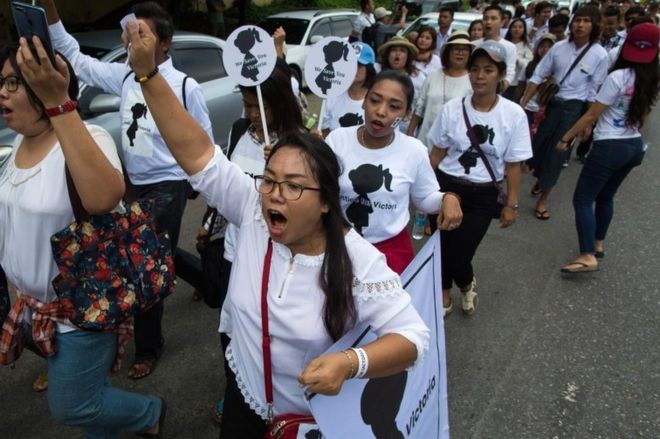 지난 6일 미얀마 수도 네피도에서 벌어진 ‘빅토리아에게 정의를’ 시위 모습. AFP 자료사진