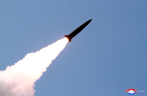 북한, 강원도 원산에서 신형 단거리 미사일 2발 발사