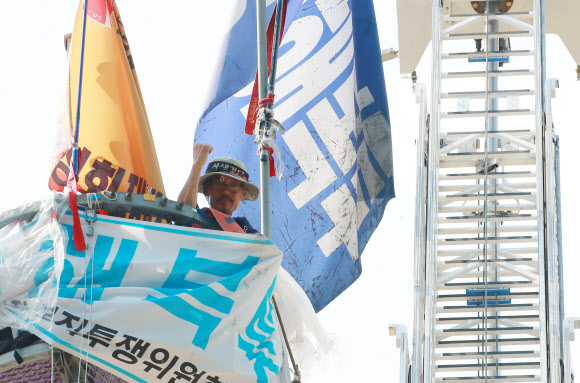 철탑농성 48일째 맞은 김용희 씨