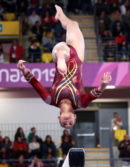 27일(현지시간) 페루 리마에서 열린 ‘2019 팬 아메리칸 게임’에서 콜롬비아 선수가 경기를 펼치고 있다. 팬 아메리칸 게임은 아메리카대륙 국가들간의 종합스포츠대회다. 로이터 연합뉴스