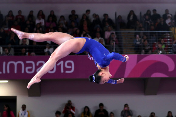 27일(현지시간) 페루 리마에서 열린 ‘2019 팬 아메리칸 게임’에서 미국 선수가 경기를 펼치고 있다. 팬 아메리칸 게임은 아메리카대륙 국가들간의 종합스포츠대회다. 로이터 연합뉴스