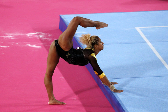 27일(현지시간) 페루 리마에서 열린 ‘2019 팬 아메리칸 게임’에서 자메이카 선수가 경기를 펼치고 있다. 팬 아메리칸 게임은 아메리카대륙 국가들간의 종합스포츠대회다. AP 연합뉴스