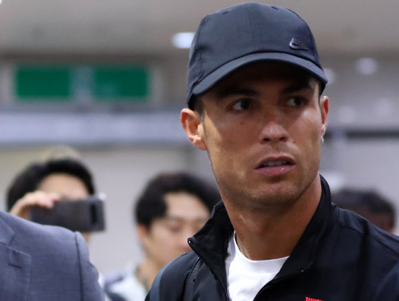 경기 불참 호날두, 팬들에게 아쉬움만 남기고 떠나