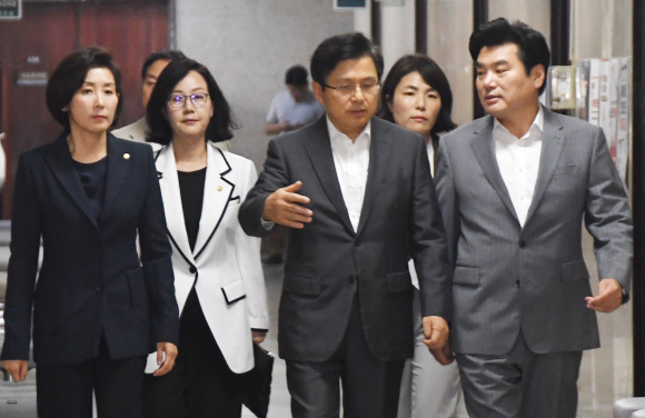 자유한국당은 28일 국회에서 황교안대표와 나경원원내대표가 참석하는 북핵외교안보특위-국가안보위원회 연석회의를 개최하고 한반도 정세등에 대해 논의했다 . 2019.7.28    김명국선임기자 daunso@seoul.co.kr