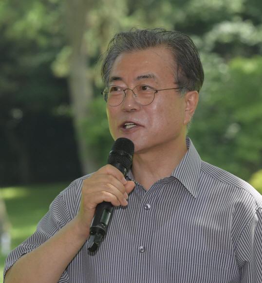 30일 경상남도 저도를 찾은 문재인 대통령이 인사말하고 있다. 2019.07.30.  도준석 기자pado@seoul.co.kr