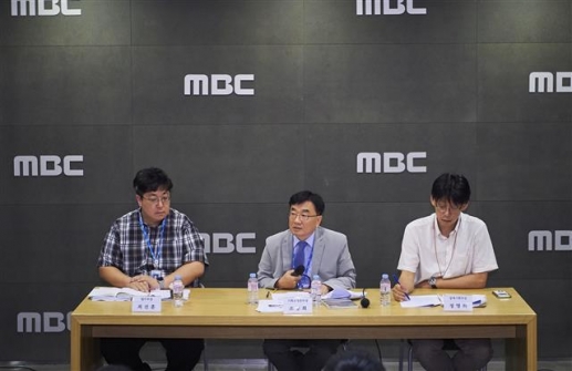 조능희 기획조정부장(가운데)를 비롯한 MBC 관계자들이 31일 서울 마포구 상암동 사옥에서 기자간담회를 열고 비상경영체제 돌입에 대해 설명하고 있다.<br>이정수 기자 tintin@seoul.co.kr