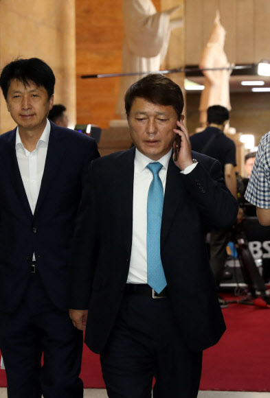 비공개 최고위원회의 참석하는 최재성