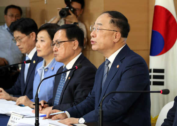 홍남기 “우리도 일본을 백색국가에서 제외”