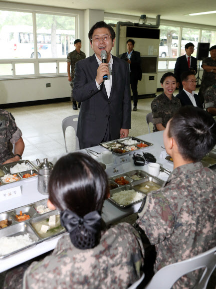 황교안 대표, 육군 3사관학교 격려 방문