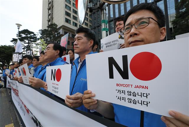 ‘말보다 행동으로’