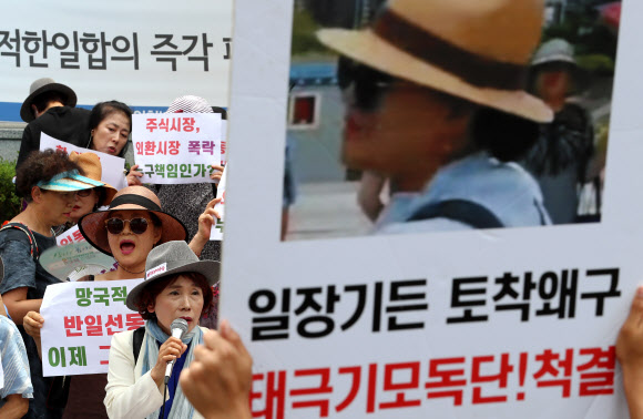 기자회견하는 주옥순 엄마부대 대표