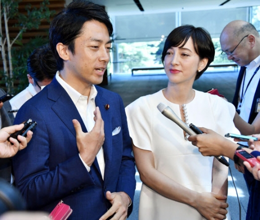 결혼 발표하는 일본 차기 유력 주자 고이즈미 신지로 의원