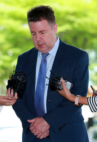 로버트 할리 ‘마약 혐의’ 첫 공판 출석