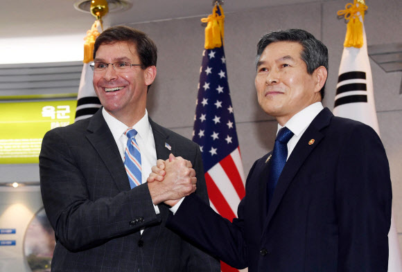 나란히 선 한미 국방부 장관