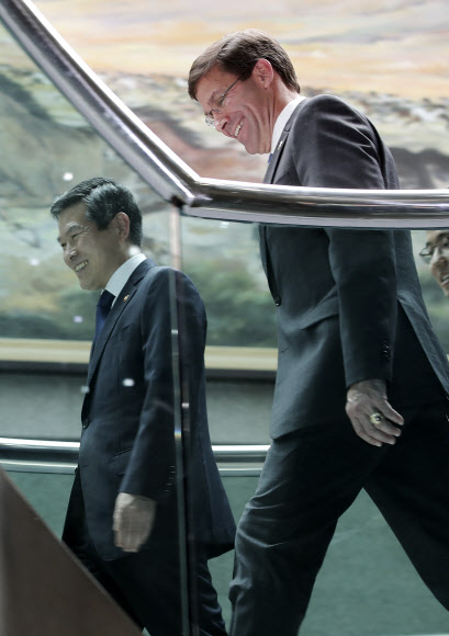 한미 국방부 장관, 나란히