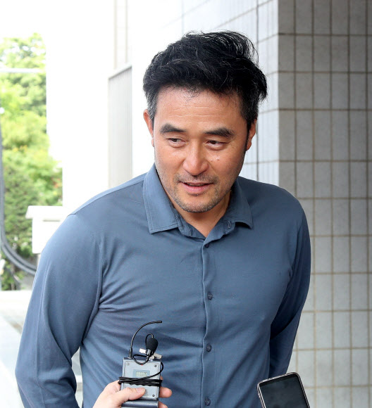 법정 출석한 최민수